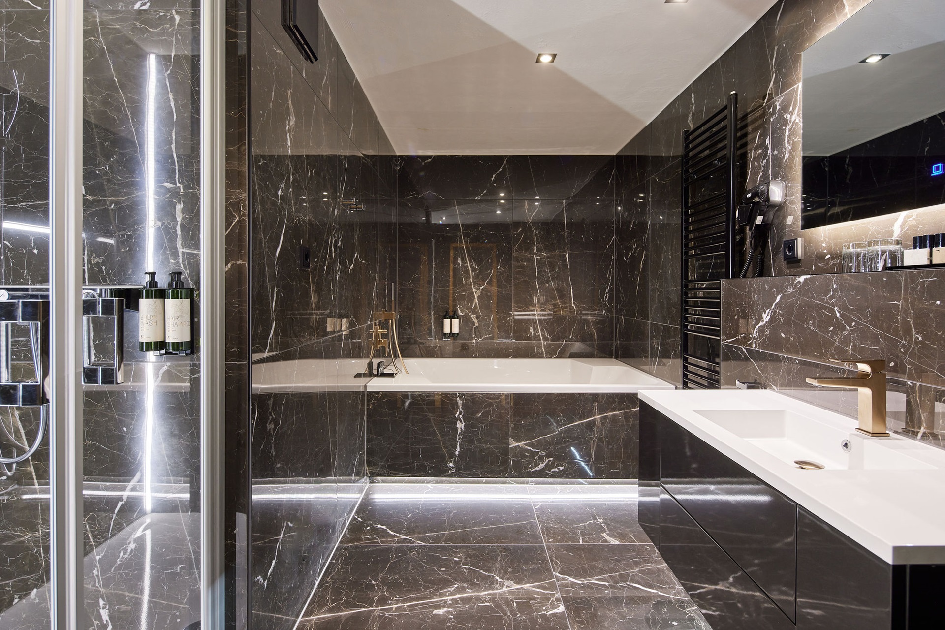 Van der Valk Golfhotel Serrahn | Hotel bathroom